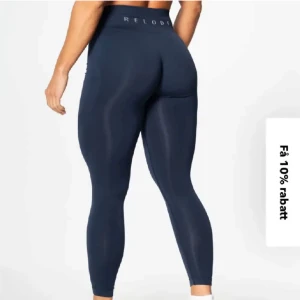 Mörkblå leggings från Relode - Relode tights i modellen prime seamless blå Nyskick Storlek xs 