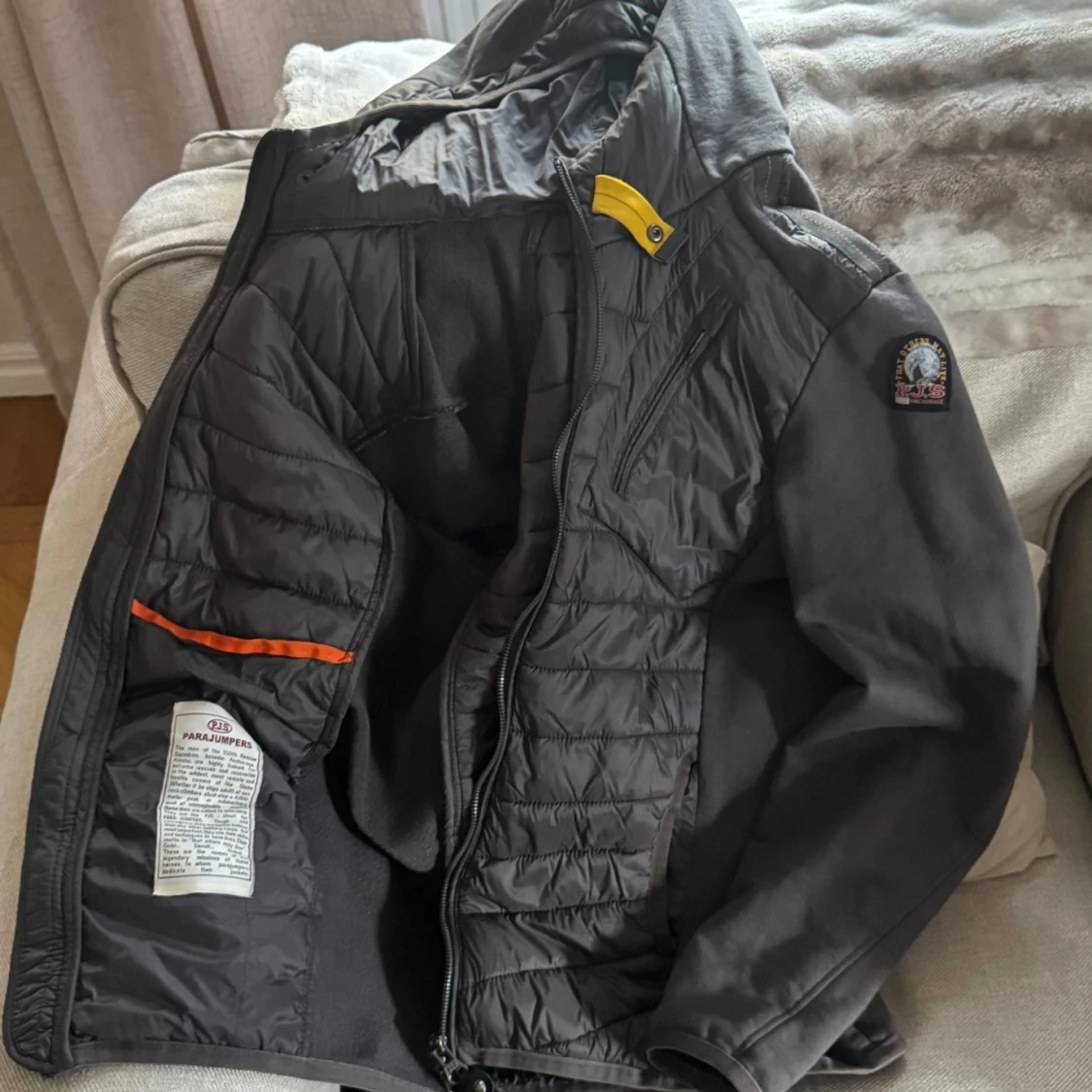 Grå fleecejacka från Parajumpers - 1