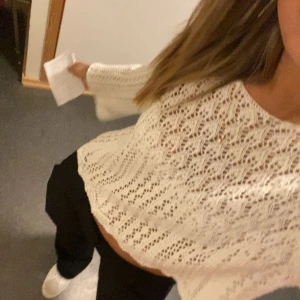 Säljer även den i svart - Super fin tröja som också finns i svart, vid intresse hör av er via dm!