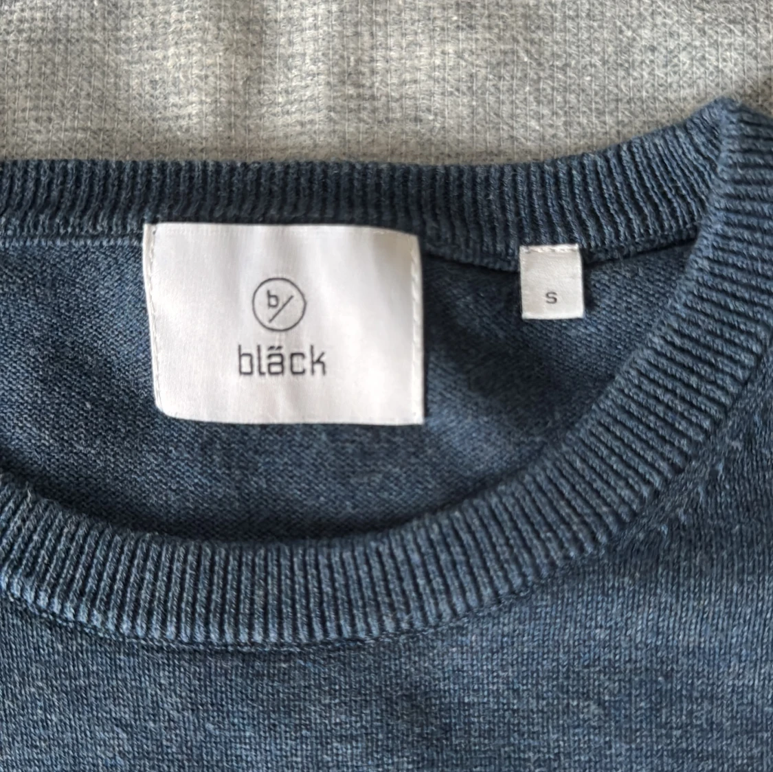 Blå stickad tröja från Bläck - 1