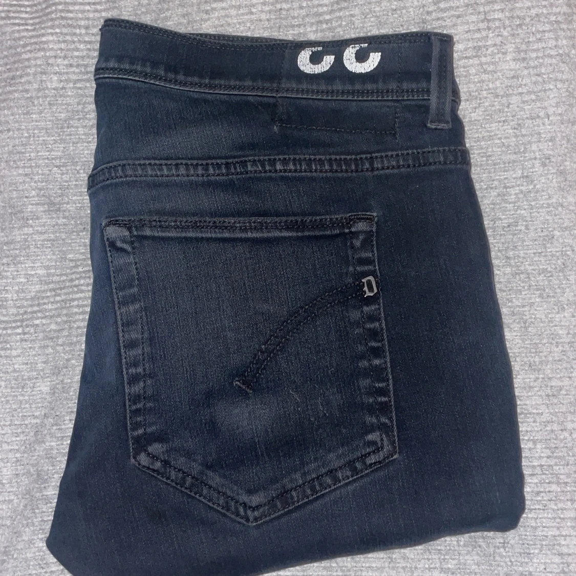 Mörkblå jeans från Dondup, stl 33