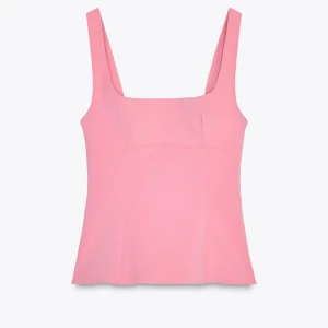 topp zara - säljer denna superfina toppen med en rosett i ryggen från zara då den tyvärr inte kommit till användning💕 endast testad med prislappen kvar!💗🌸