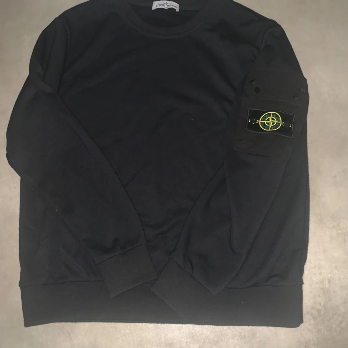 Svart Stone Island sweatshirt