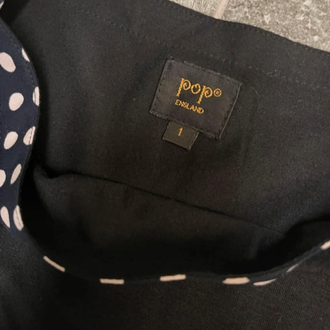 Snygg klänning från Pop England  - 2