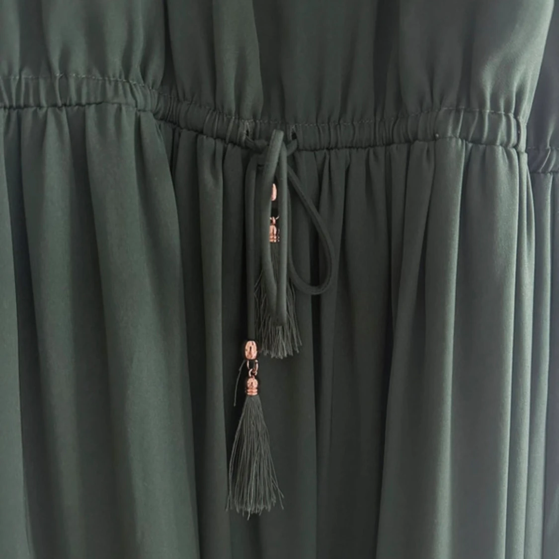 Mörkgrön långklänning med snörning - 2