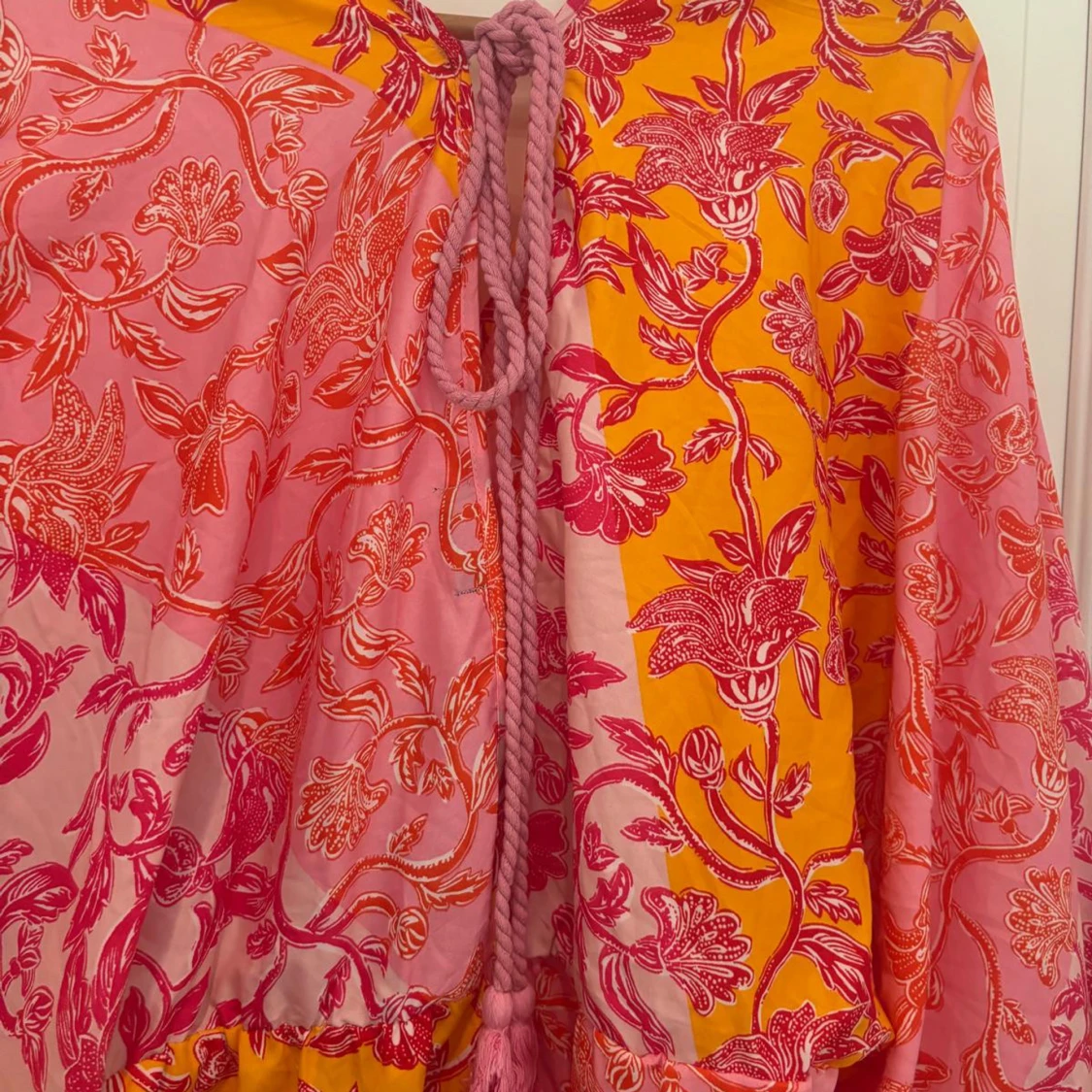 Färgstark långklänning med blommönster. 44/46 - 3