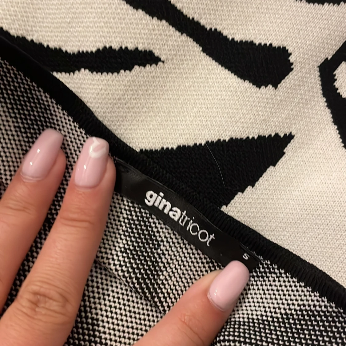 Zebramönstrad halterneckklänning Gina Tricot - 2