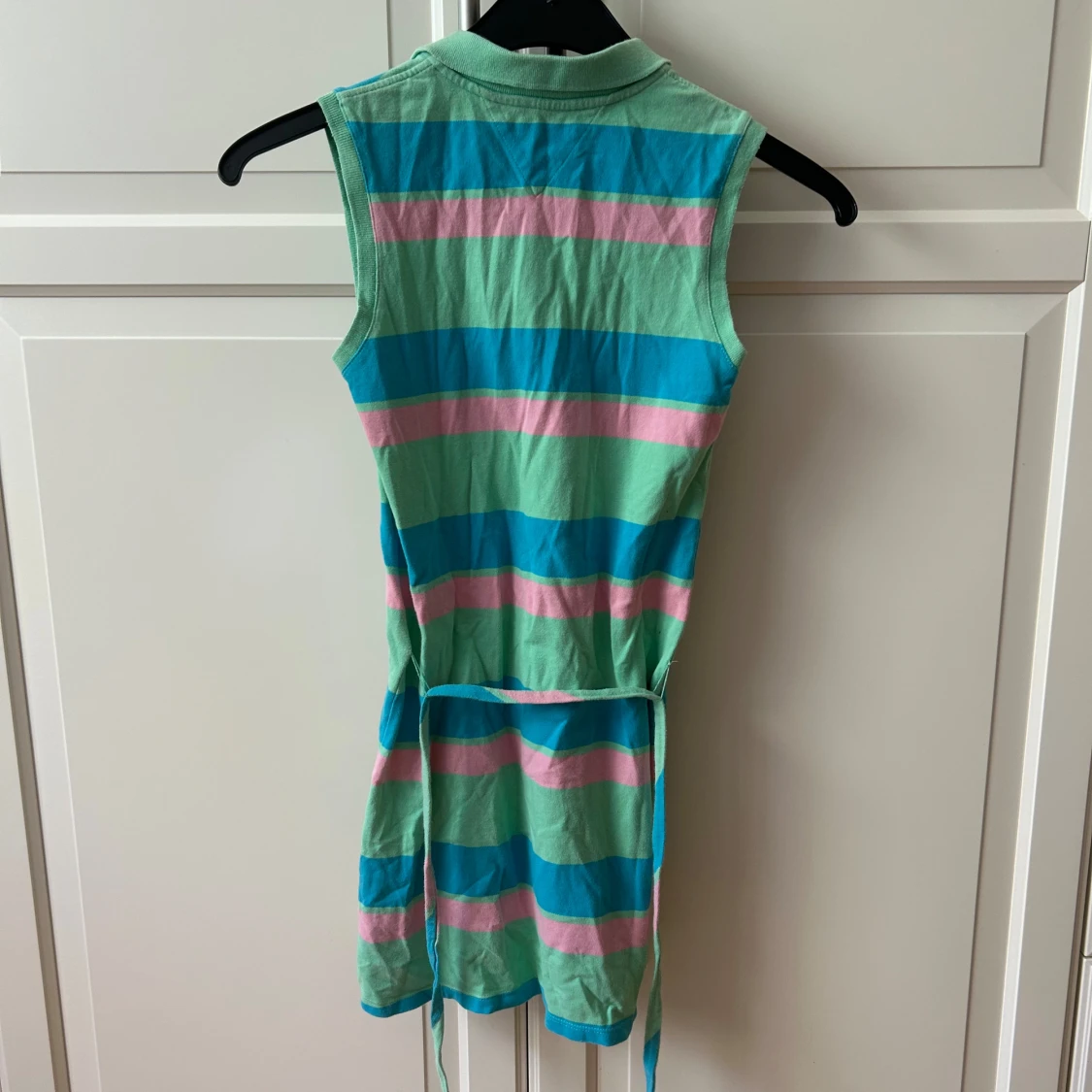 Randig ärmlös klänning från Tommy Hilfiger - 1