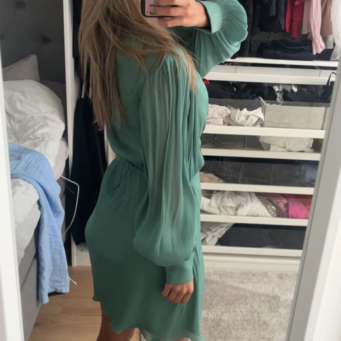 Grön omlottklänning med knytband - 2