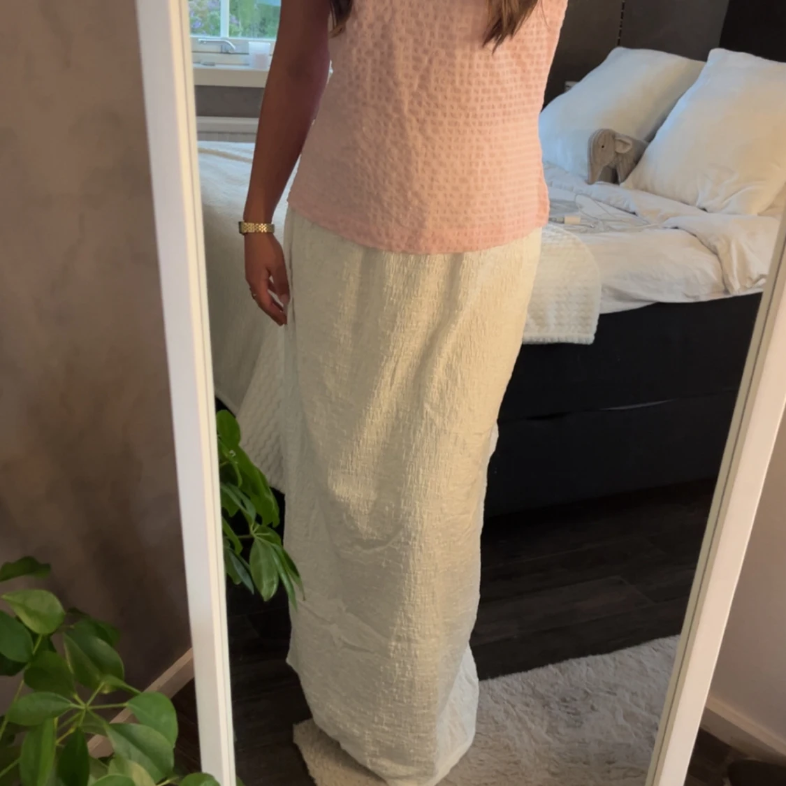 Vit långkjol i strukturerat tyg - 1