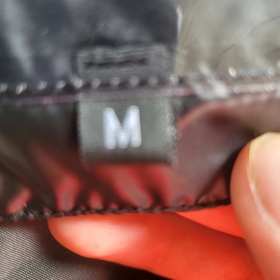 Svart pufferjacka med huva - 2