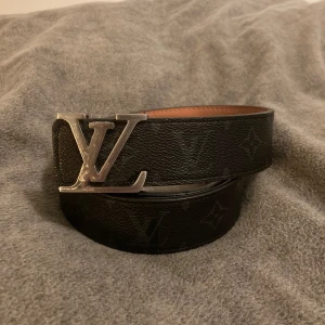 Louise Vuitton lv bälte skärp - Använt 4-5 gånger. 105 cm långt. 