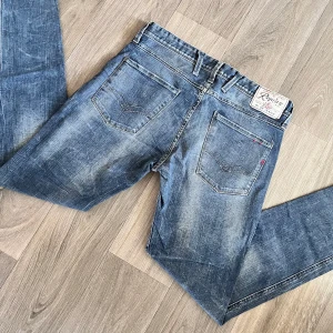 Replay jeans - Replay jeans | Modell Anbass | Super bra skick | Storlek W32 L34. 