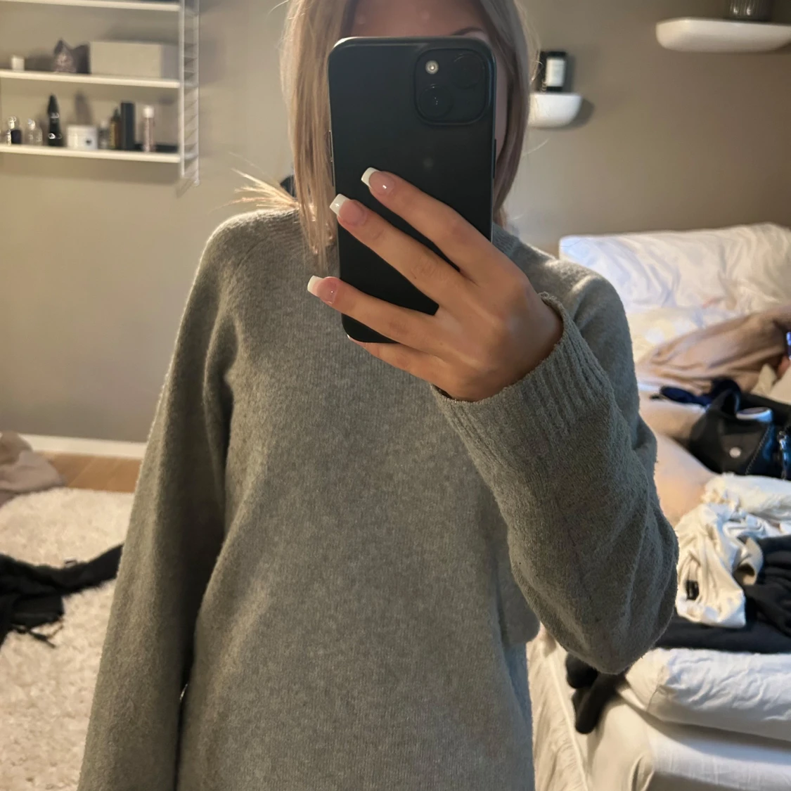 Grå stickad tröja - 2