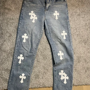 Chromeheart jeans  - W: 28 L: 30. Använde de lite tidigare men annars bara legat i garderoben 1 år. 