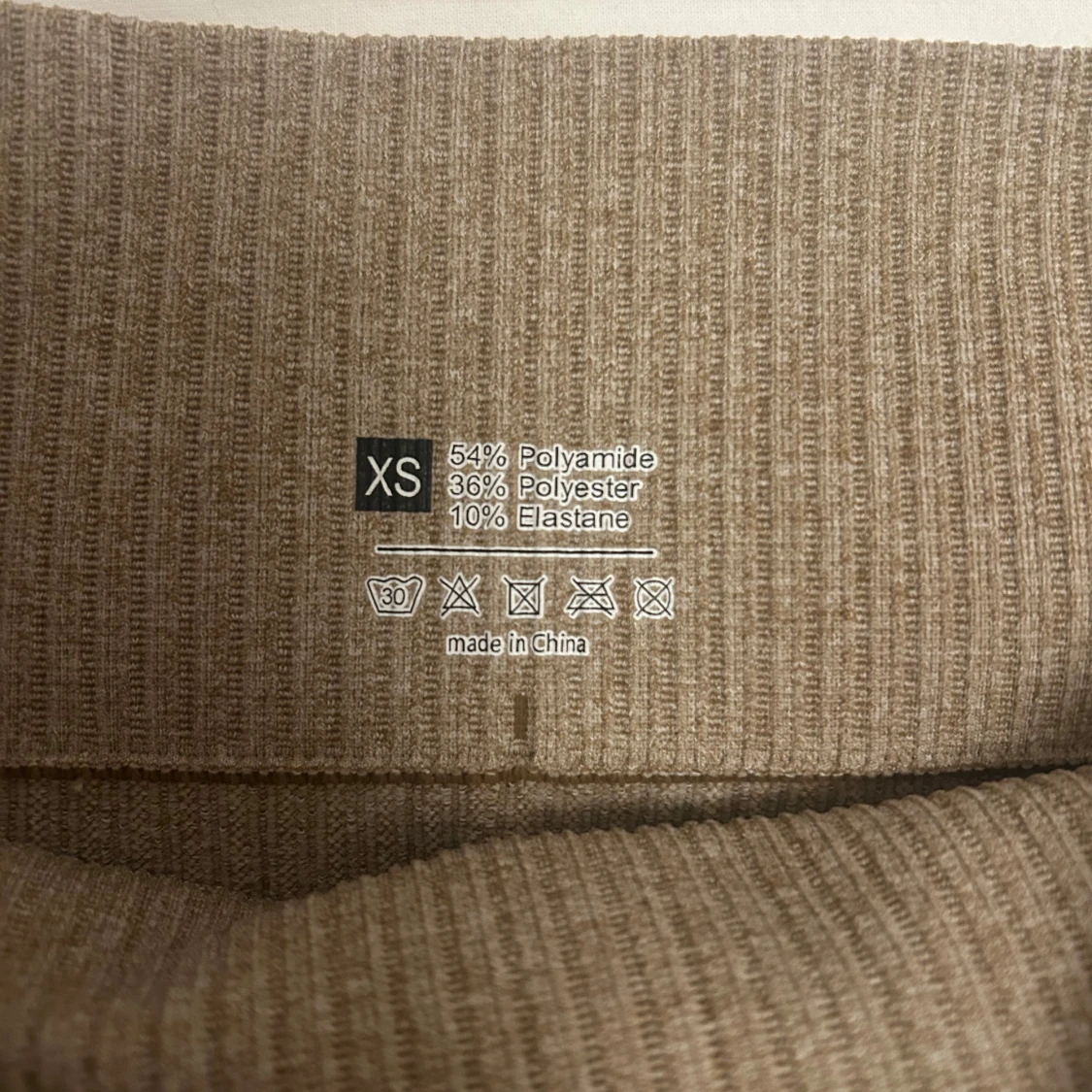 Beige ribbade leggings från SHEIN  - 2