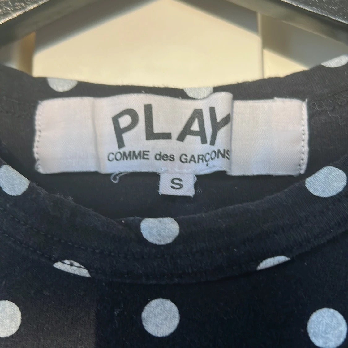 Svart prickig långärmad tröja från Comme des Garçons Play - 3