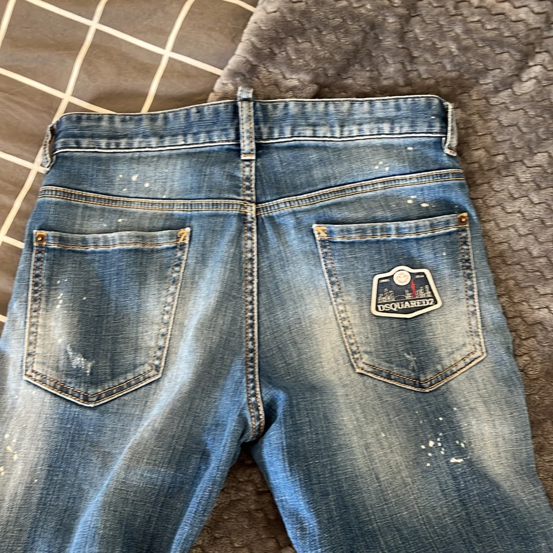 Blå Dsquared2 jeans med slitningar  - 3