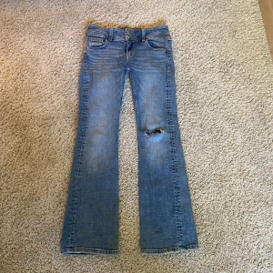 Blå bootcut jeans - Säljer ett par blå bootcut jeans, pris kan diskuteras❤️