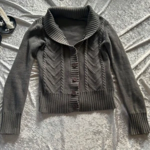 Grå tröja - Jättefin men kommer inte till användning💛