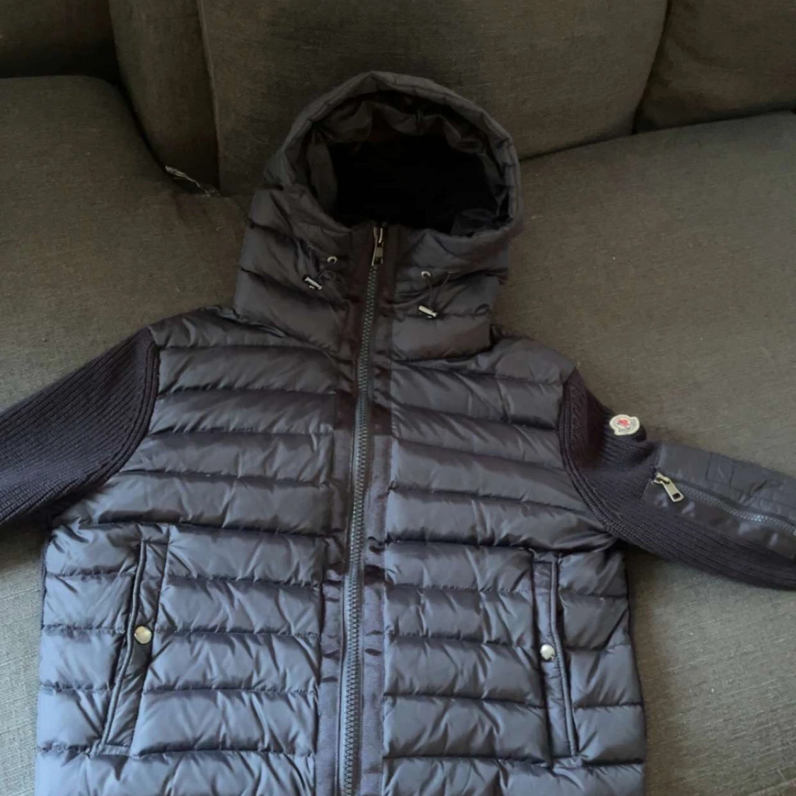 Svart pufferjacka från Moncler