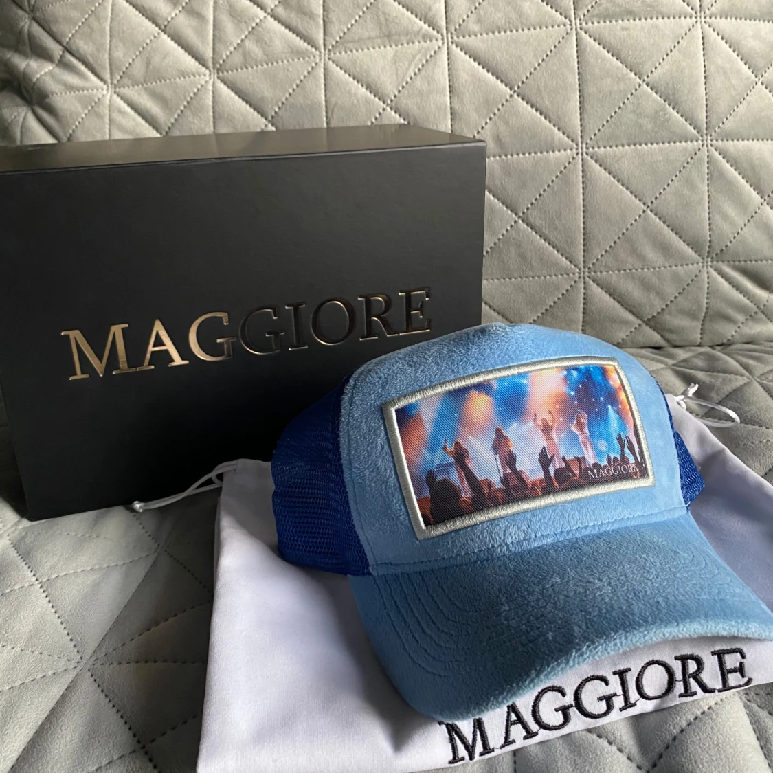 Blå keps från Maggiore med festivalmotiv - 2