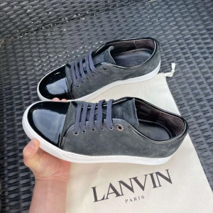 Lanvins  - Säljer nu dessa mörkblå Lanvin cap toe, dustbagen på bilden ingår eventuellt då jag säljer 2 lanvins och bara har en dustbag, skriv för fler bilder/frågor🙌🏼