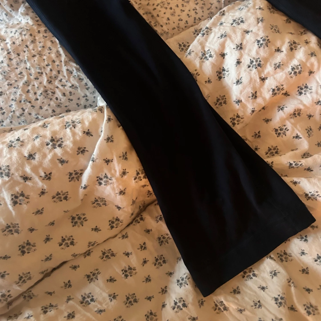 Svarta bootcut leggings från Lululemon - 1