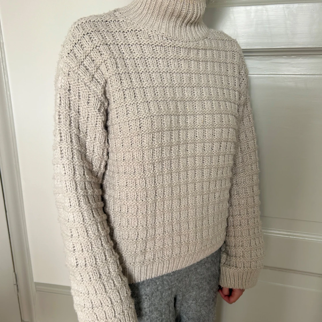 Beige stickad polotröja - 1