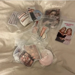 Caia stickers - Helt nya, 10kr styck eller om man köper fler så får man rabatt❤️skriv privat för fler bilder 