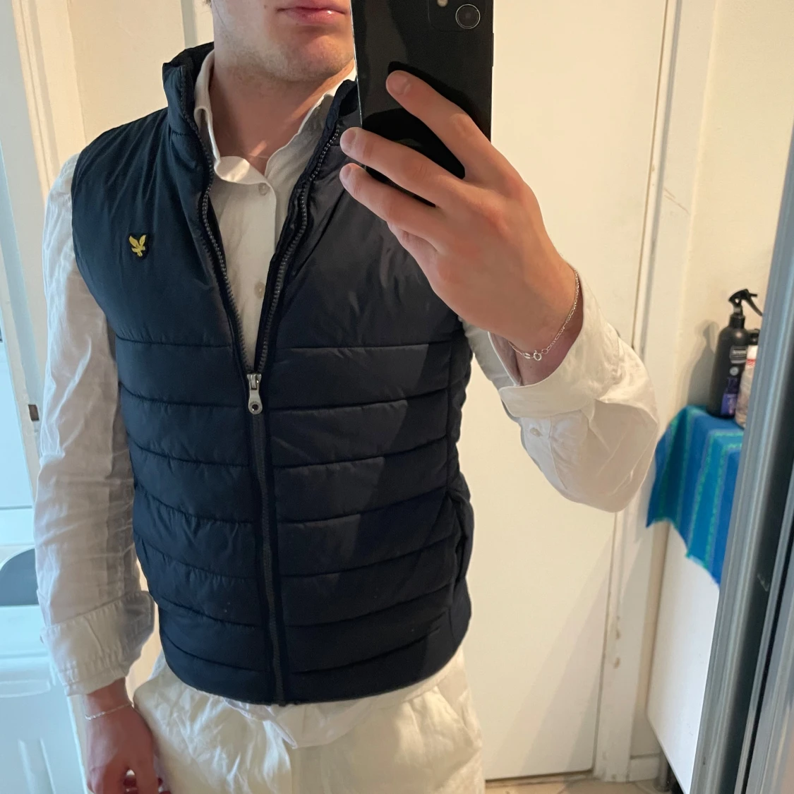 Mörkblå dunväst från Lyle & Scott