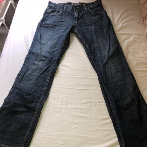 Blå jeans från s.Oliver Denim w32/l34 - Säljer ett par blå jeans från s.Oliver Denim med regular fit. 