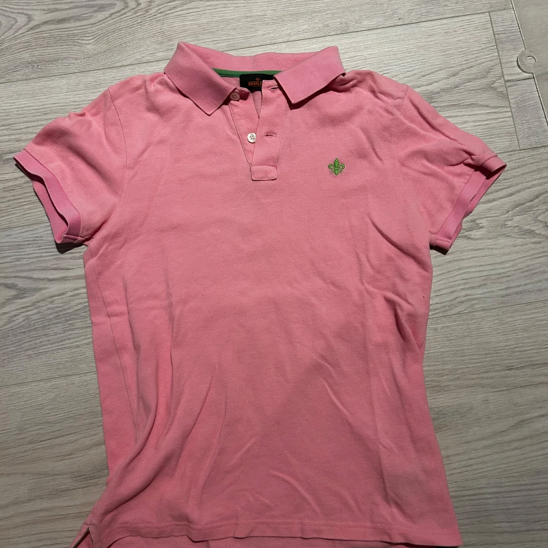 Rosa pikétröja från Morris