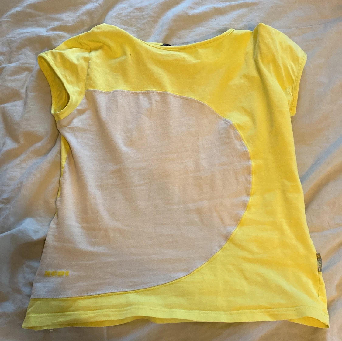 Gul och beige t-shirt från X-Cept - 1