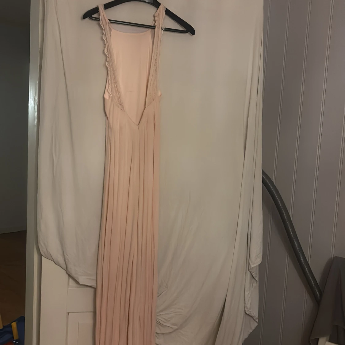 En balklänning och en skolavslutningsklänning  - 1