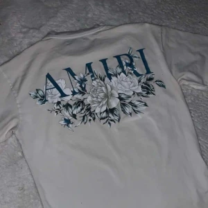 Amiri t shirt - Knappt använd amiri t shirt