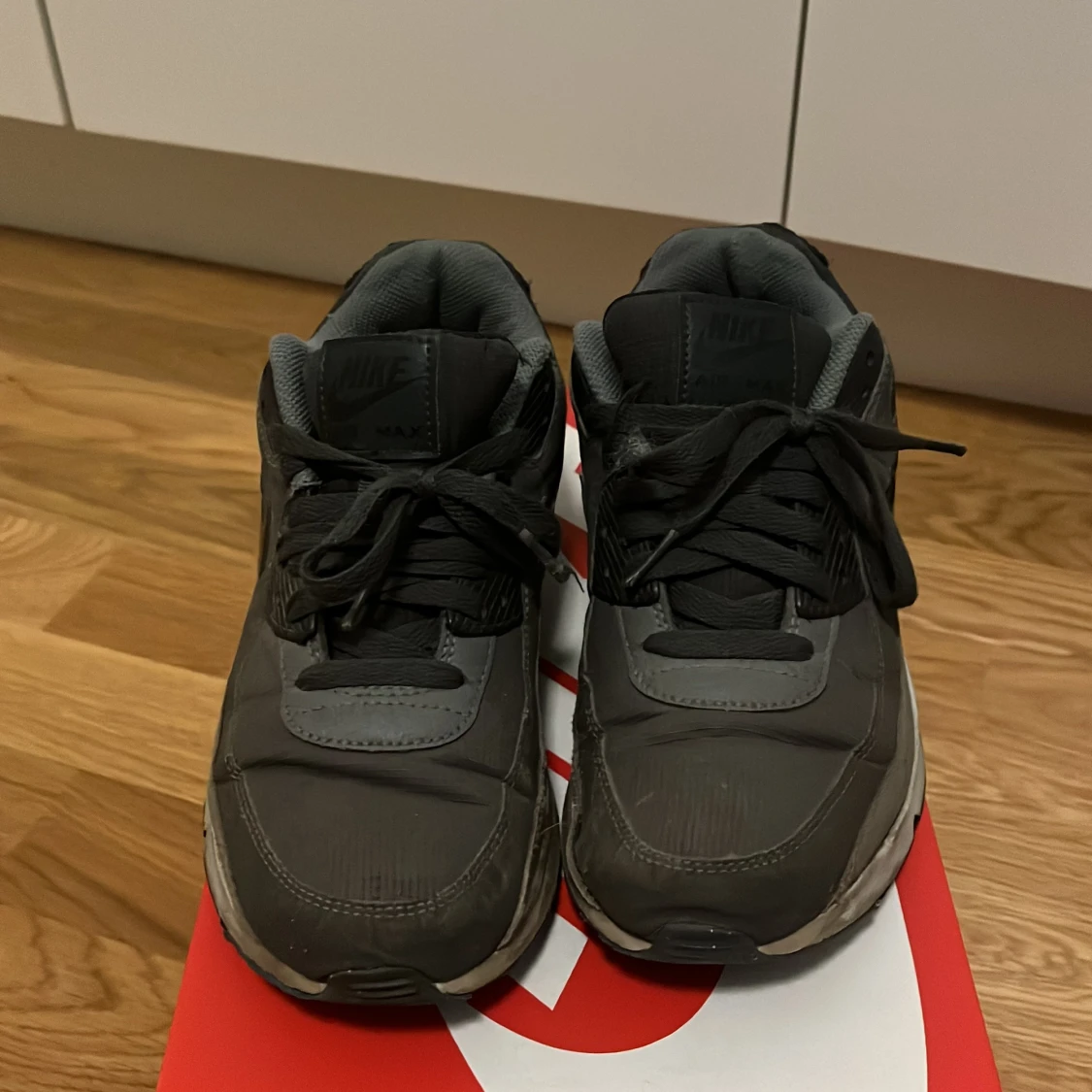 Nike Air Max 90 i grått - 1