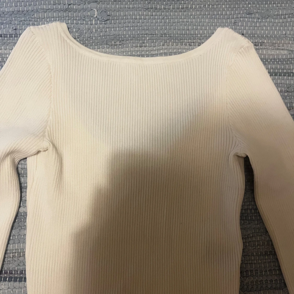 Vit ribbad långärmad topp från H&M - 1