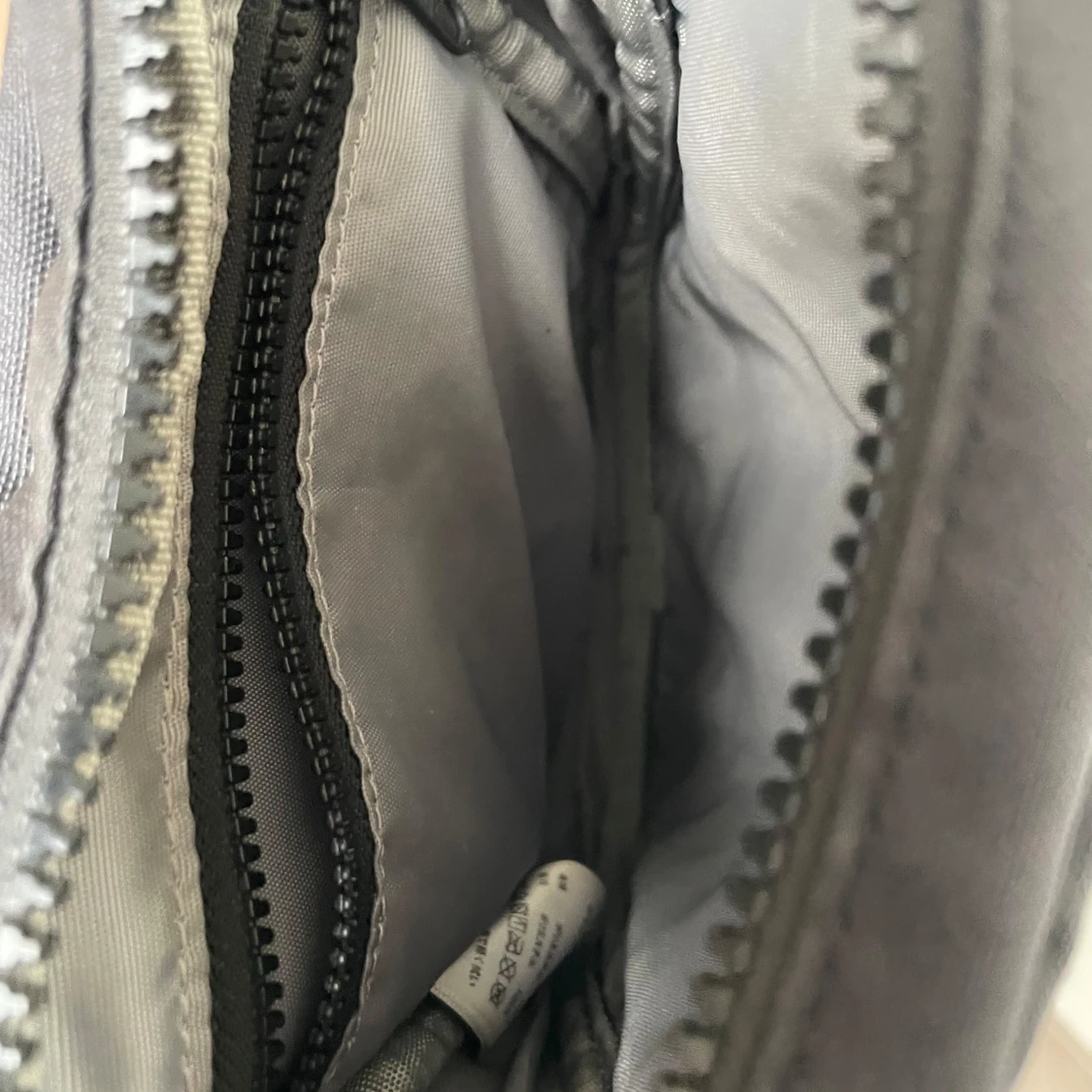 Svart axelväska från Peak Performance - 4