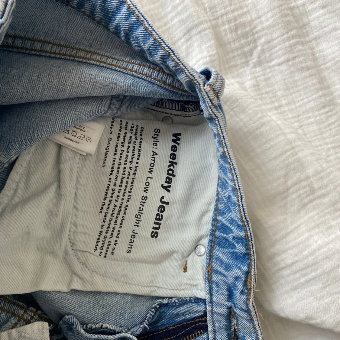 Ljusblå raka arrow jeans från Weekday - 1