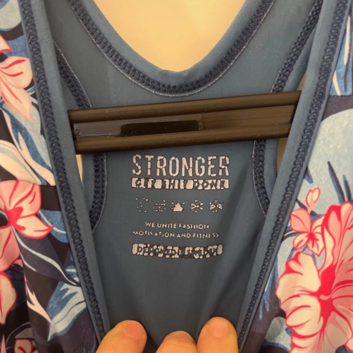 Blommig sport-bh från Stronger - 1