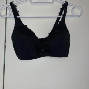 Rintaliivit - Ihanat mustat rintaliivit. Koko S. Jääneet käyttämättä. Kissatalous MMM, lisätietoja saa kysymällä Katsothan myös muut ilmoitukseni Mikäli hinta ei miellytä tarjoa rohkeasti. 