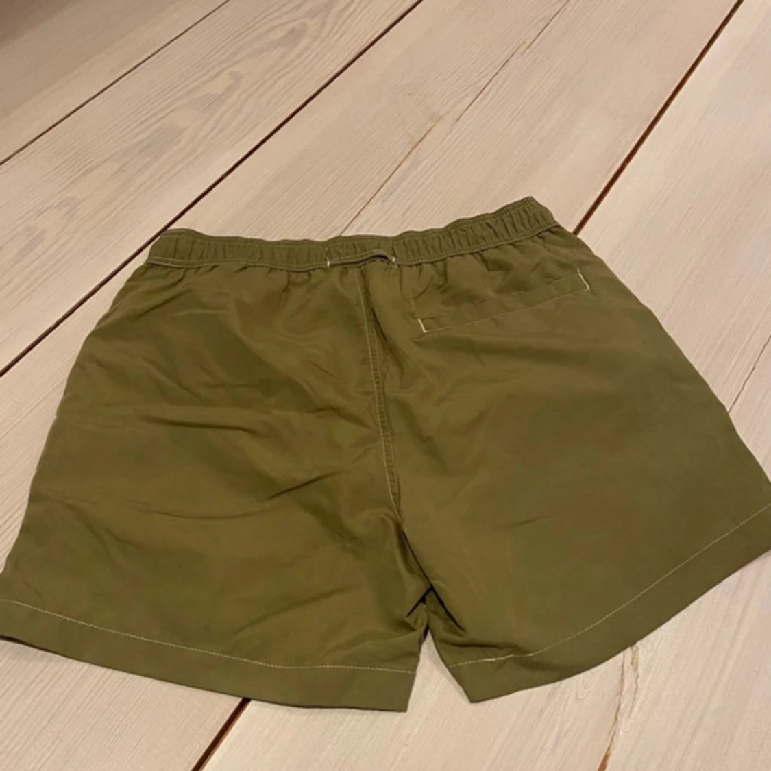 Olivgröna shorts från J.Lindeberg - 3
