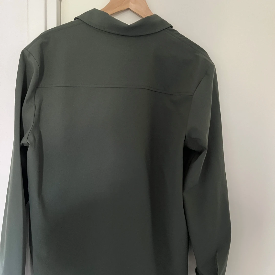 Olivgrön overshirt från Matinique - 1