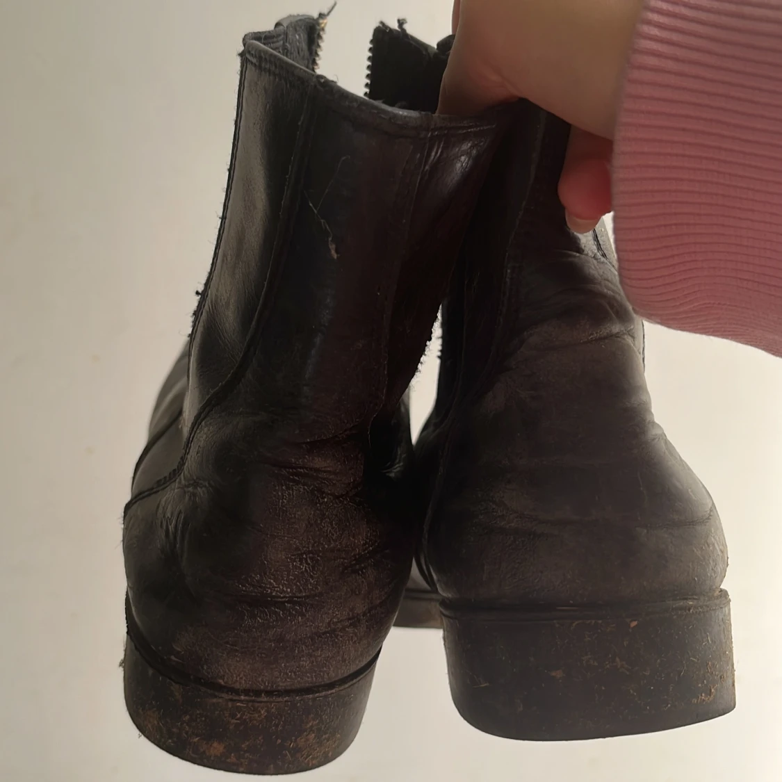 Svarta gummi med dragkedja - 2