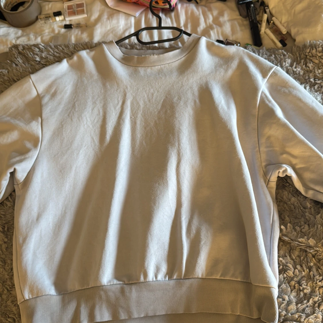 Ljusgrå sweatshirt från Gina Tricot