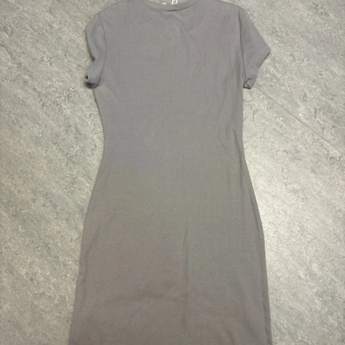 Grå ribbad kortklänning H&M Divided - 1