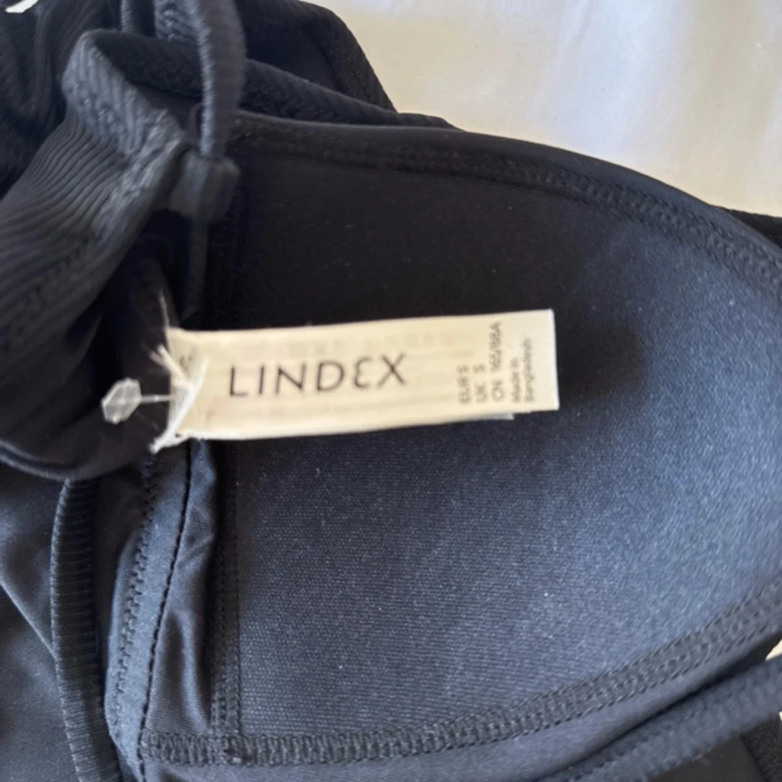 Svart baddräkt med korsade band Lindex - 1