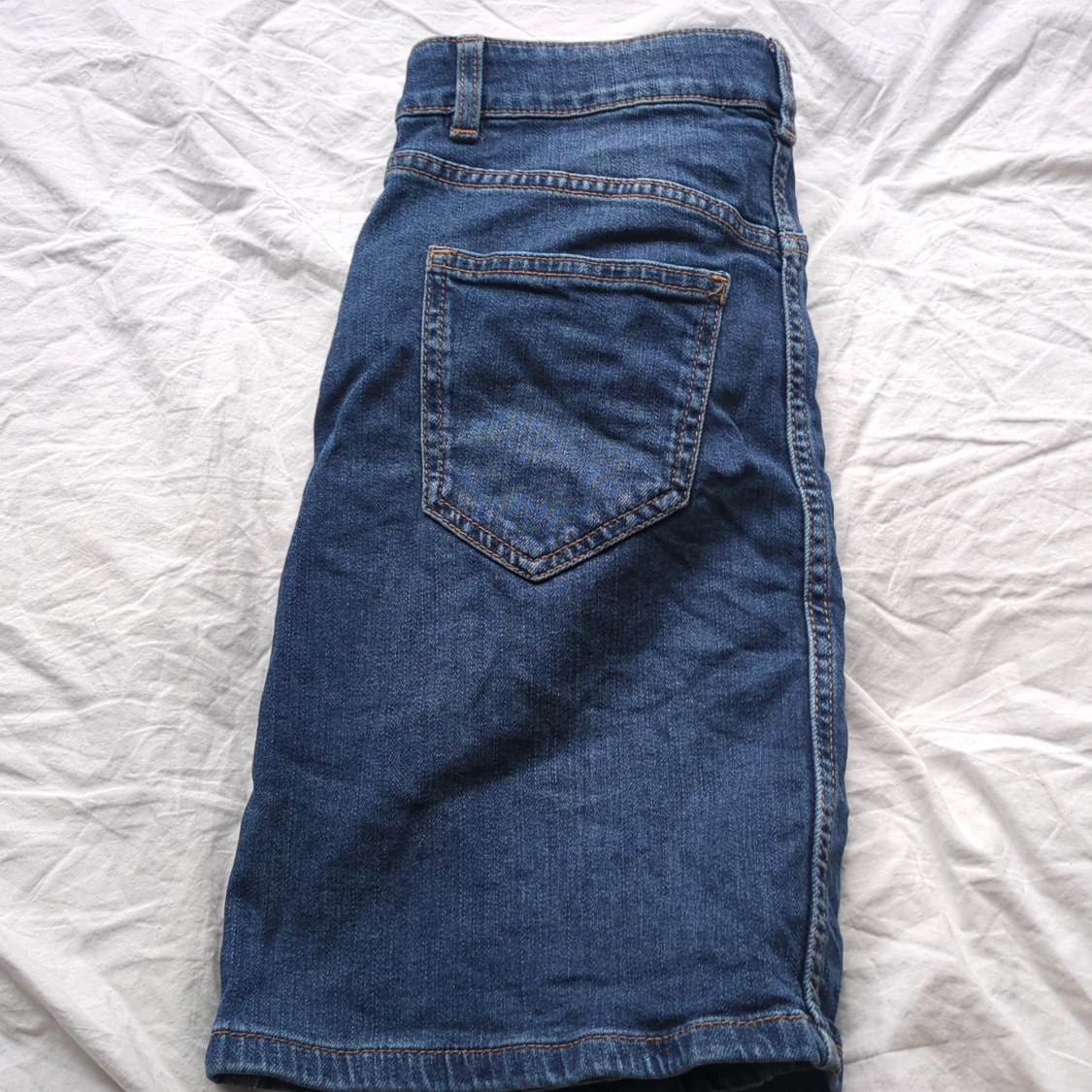 Mörkblå jeanskjol med fickor - 1