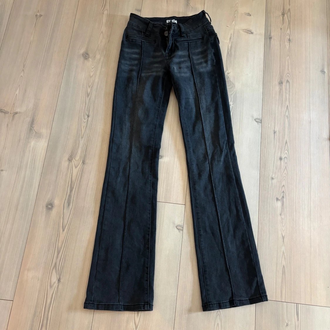 Svarta bootcut jeans